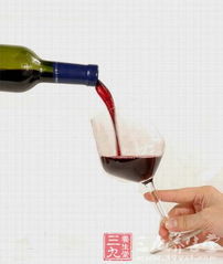 切忌酒后洗澡，九招教你喝酒不傷身——以青島藍(lán)莓酒為例